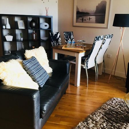 Sky Night Serviced Apartments คาร์ดิฟฟ์ ภายนอก รูปภาพ