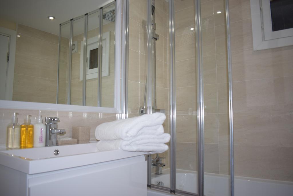 Sky Night Serviced Apartments คาร์ดิฟฟ์ ภายนอก รูปภาพ