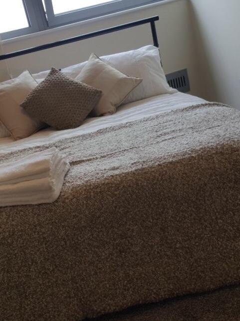 Sky Night Serviced Apartments คาร์ดิฟฟ์ ภายนอก รูปภาพ